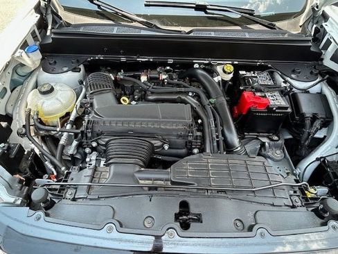 Used 2025 Ford Maverick Lobo AWD/4WD image 9