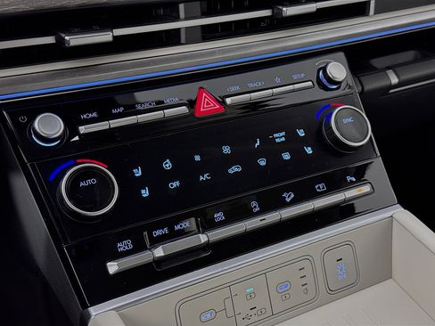 Used 2025 Hyundai Santa Fe Limited image 16