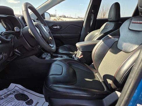 Used 2022 Jeep Cherokee Trailhawk image 16