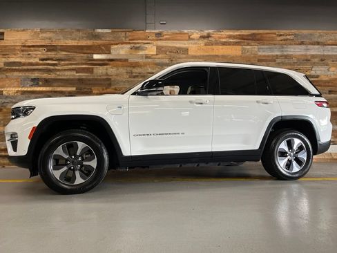 Used 2022 Jeep Grand Cherokee Limited 4xe w/ Luxury Tech Group II AWD/4WD image 15