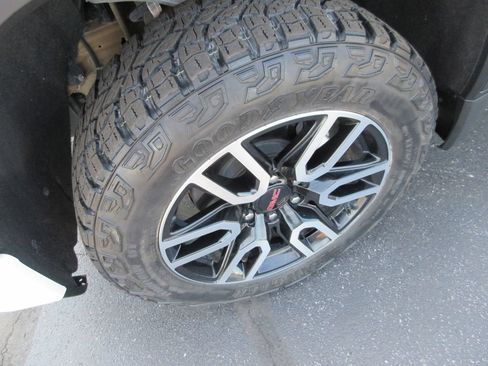 Certified 2021 GMC Sierra 1500 AT4 w/ AT4 Preferred Package AWD/4WD image 14