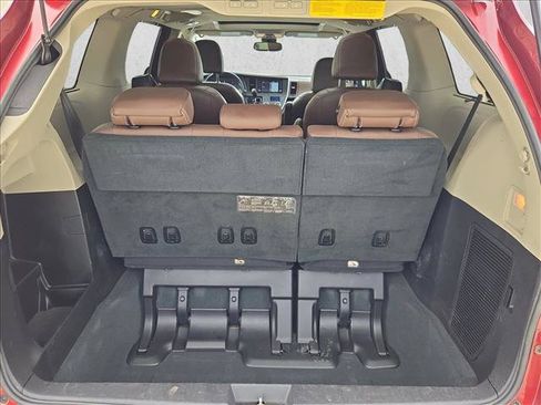 Used 2019 Toyota Sienna Limited FWD image 6