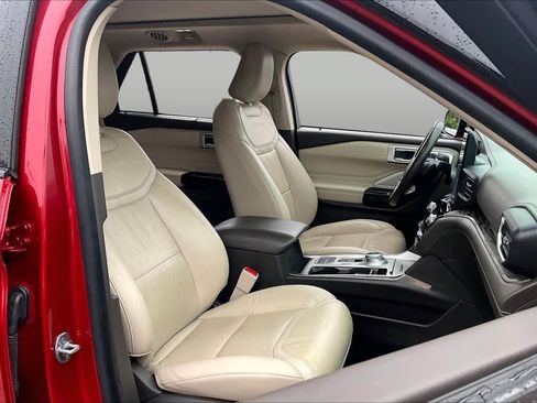 Used 2021 Ford Explorer Platinum w/ Premium Technology Package RWD image 9