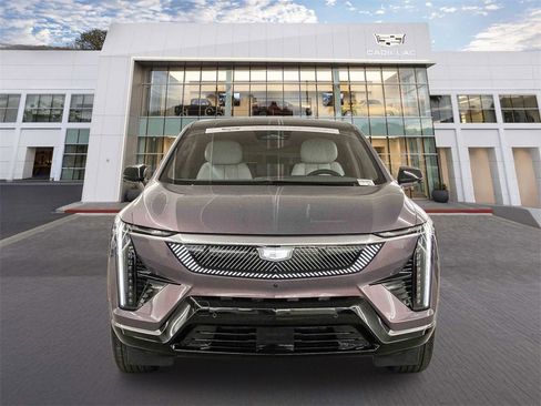 Used 2025 Cadillac Optiq Luxury 2 image 2