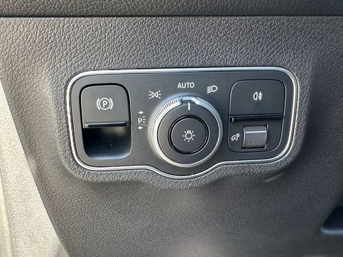 Certified 2025 Mercedes-Benz GLB 250 image 35