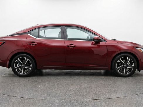 Used 2025 Nissan Sentra SV FWD image 11