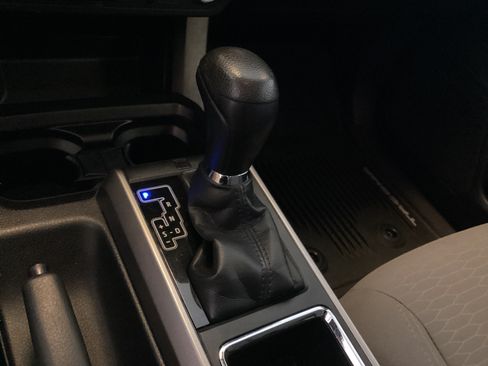 Used 2019 Toyota Tacoma SR5 AWD/4WD image 21