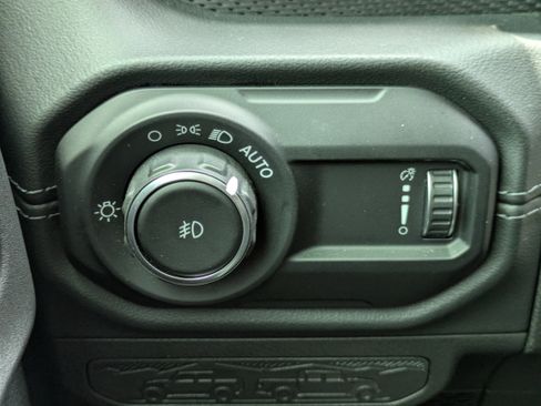 Used 2024 Jeep Wrangler Unlimited Rubicon w/ Technology Group AWD/4WD image 15