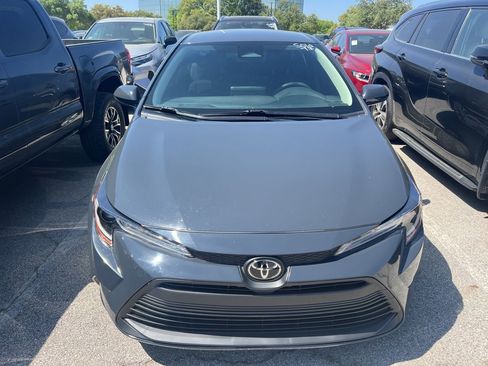 Used 2024 Toyota Corolla LE w/ LE Convenience Package FWD image 2