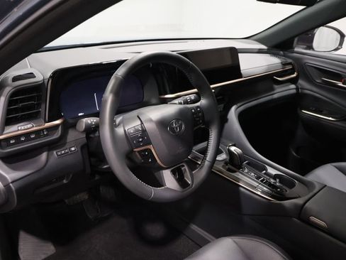 Certified 2025 Toyota Crown Signia XLE image 15