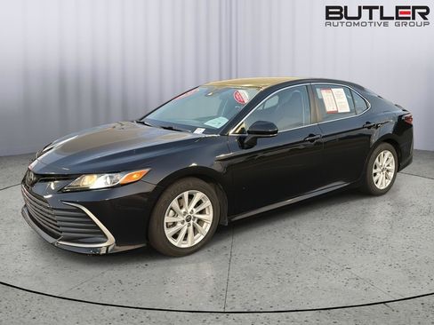 Certified 2022 Toyota Camry LE FWD image 2
