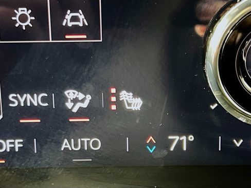 Used 2025 GMC Acadia Elevation image 21