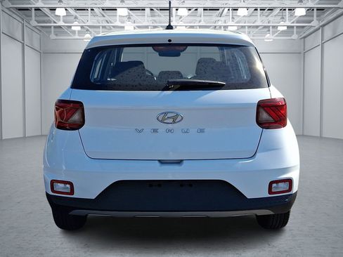 Certified 2025 Hyundai Venue SE FWD image 5