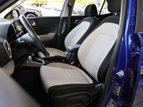 Used 2023 Hyundai Venue SEL FWD image 21