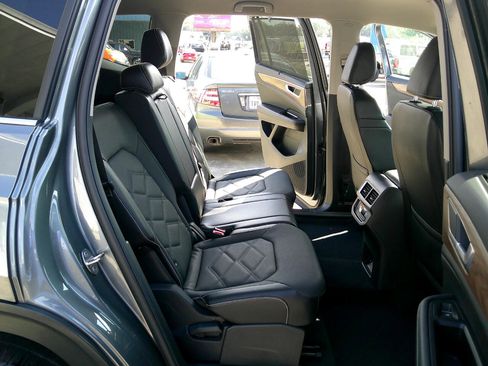 Used 2024 Volkswagen Atlas SE image 16