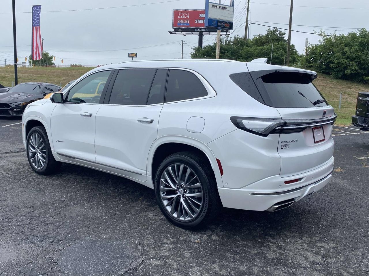 Used 2025 Buick Enclave Avenir w/ Super Cruise Package FWD image 4