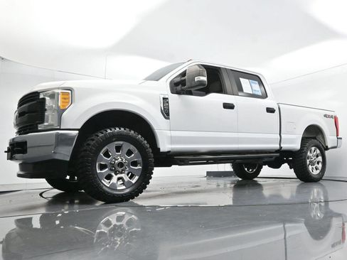 Used 2017 Ford F250 XL w/ Power Equipment Group AWD/4WD image 45