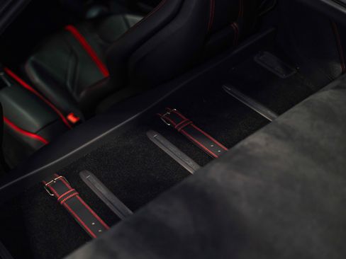 Used 2020 Ferrari 812 Superfast RWD image 18