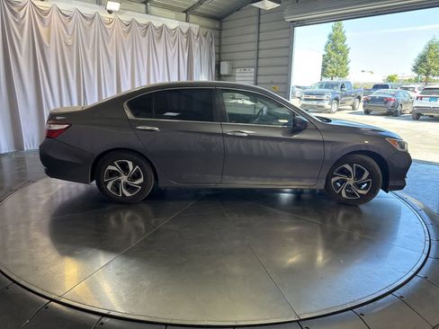Used 2017 Honda Accord LX image 3