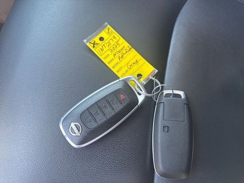 Used 2025 Nissan Pathfinder SL image 36