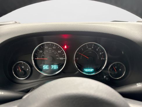 Used 2018 Jeep Wrangler Sport AWD/4WD image 9