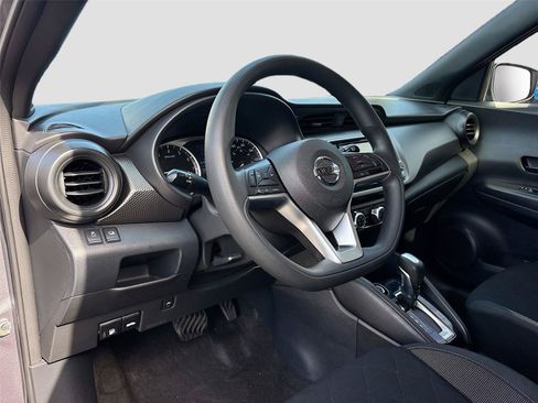 Used 2019 Nissan Kicks S FWD image 10