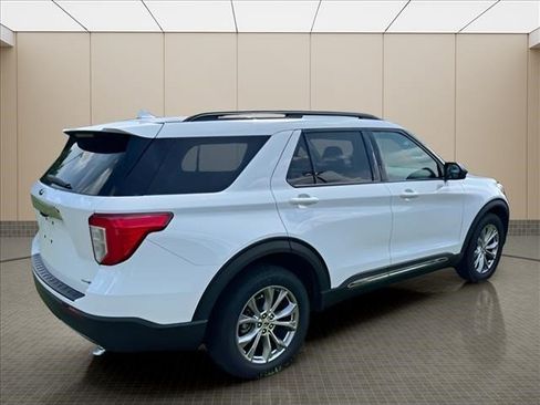 Used 2020 Ford Explorer XLT w/ Equipment Group 202A AWD/4WD image 15