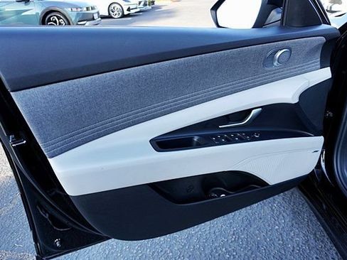 Certified 2023 Hyundai Elantra Limited FWD image 23