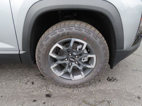 New 2025 Chevrolet Equinox ACTIV w/ Safety and Technology Package image 9