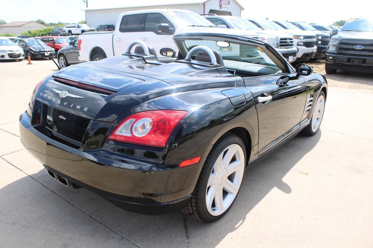 Used 2006 Chrysler Crossfire Limited RWD image 2