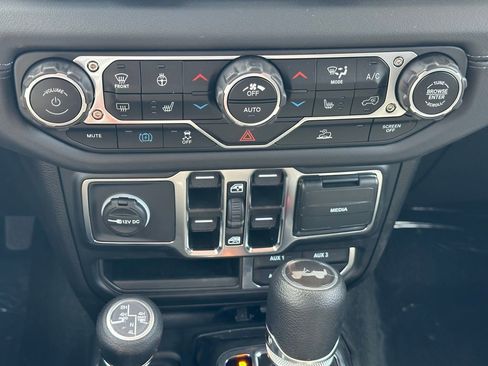 New 2024 Jeep Wrangler Unlimited Sahara w/ Technology Group AWD/4WD image 22