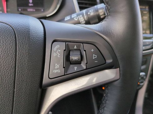Used 2019 Chevrolet Trax LT w/ LT Convenience Package FWD image 23