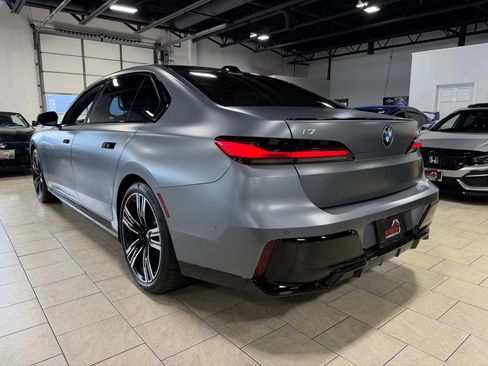 Used 2023 BMW i7 xDrive60 AWD/4WD image 4