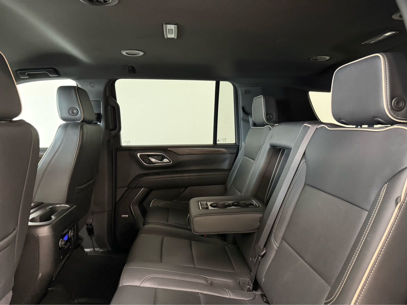 Used 2024 Chevrolet Suburban Premier AWD/4WD image 16