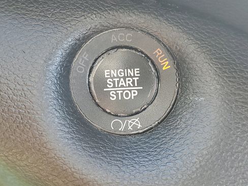 Used 2018 Jeep Cherokee Limited FWD image 28
