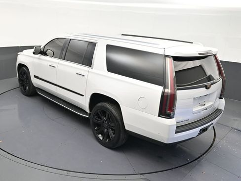 Used 2018 Cadillac Escalade ESV Luxury RWD image 15