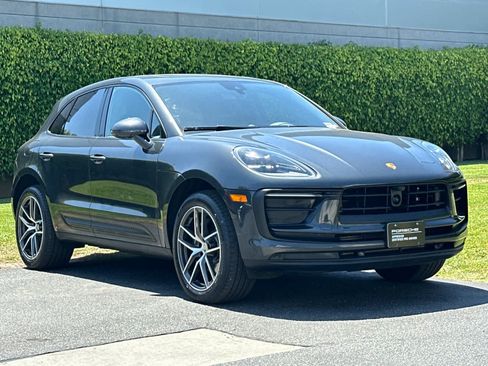 Certified 2025 Porsche Macan AWD/4WD image 10