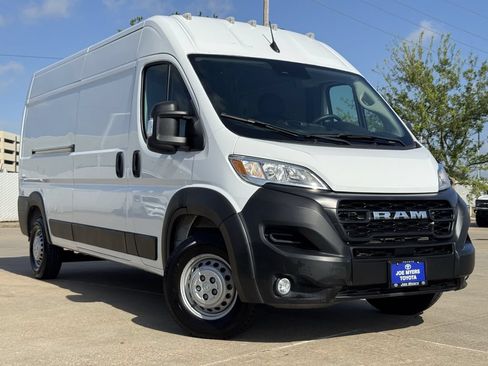 Used 2025 RAM ProMaster 2500 w/ Convenience Group FWD image 2