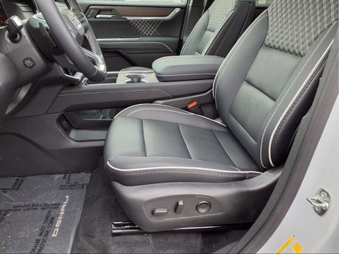 Used 2025 GMC Acadia Denali image 20