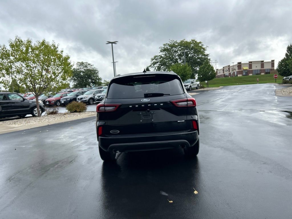 Used 2024 Ford Escape ST-Line AWD/4WD image 8