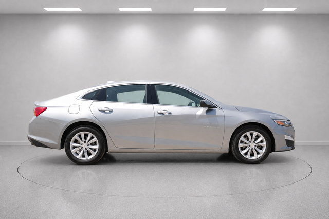 Used 2025 Chevrolet Malibu LT FWD image 2