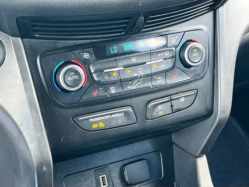 Used 2019 Ford Escape SE FWD image 15