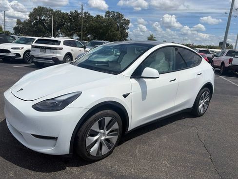 Used 2023 Tesla Model Y Long Range AWD/4WD image 3