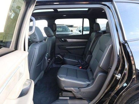 Used 2025 Buick Enclave Sport Touring w/ Power Package FWD image 24