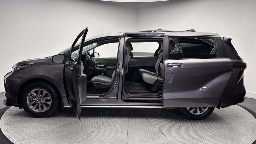 Certified 2024 Toyota Sienna LE FWD image 16