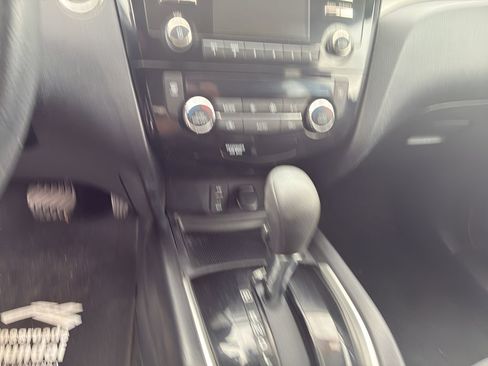 Used 2016 Nissan Rogue SV image 23