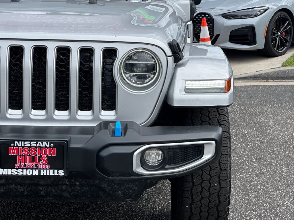 Used 2022 Jeep Wrangler Unlimited Sahara w/ Cold Weather Group AWD/4WD image 13