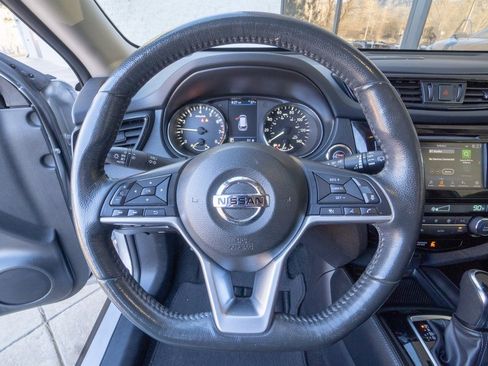 Used 2018 Nissan Rogue SL w/ Premium Package image 12