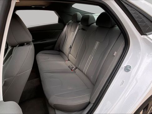 Used 2025 Hyundai Elantra SEL FWD image 21