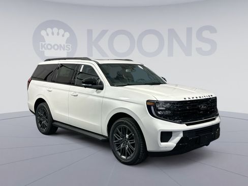 New 2026 Ford Expedition Platinum w/ Stealth Appearance Package image 10